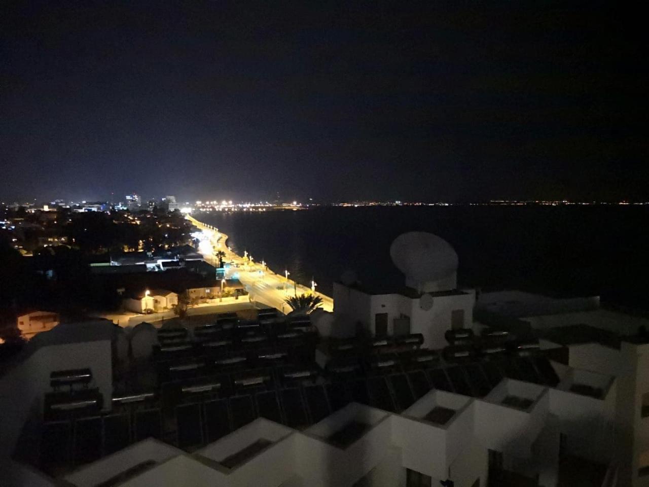 Sea View Holiday Apartment Larnaca Buitenkant foto